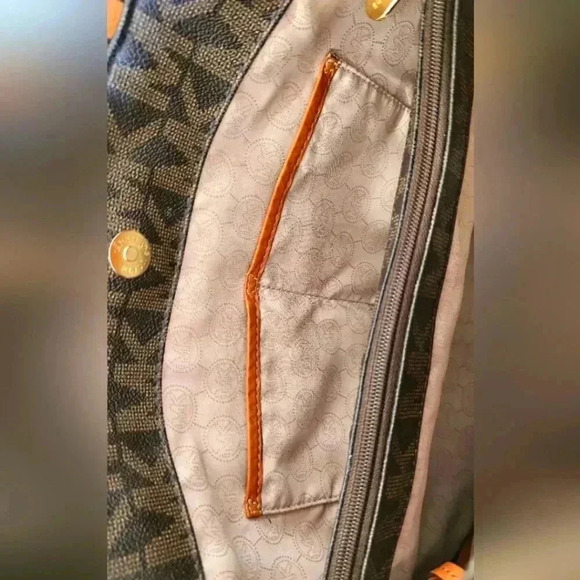 Michael Kors Signature Monogram Large Harper Tote - Picture 8 of 12